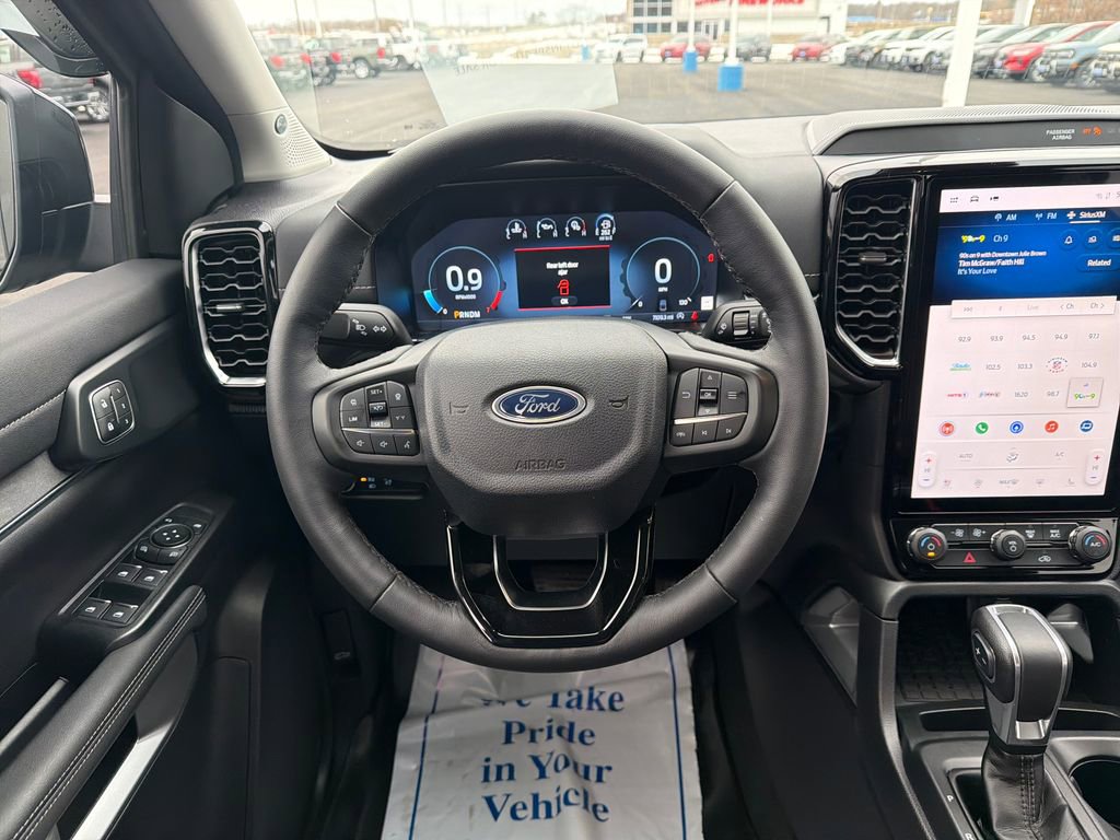 Used 2025 Ford Ranger Lariat w/ FX4 Off-Road Package image 13