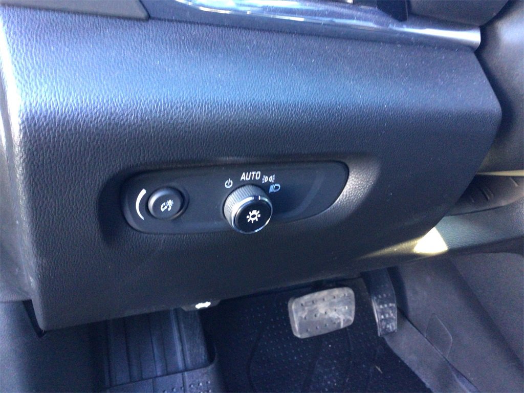 Used 2023 Chevrolet Traverse LT image 18