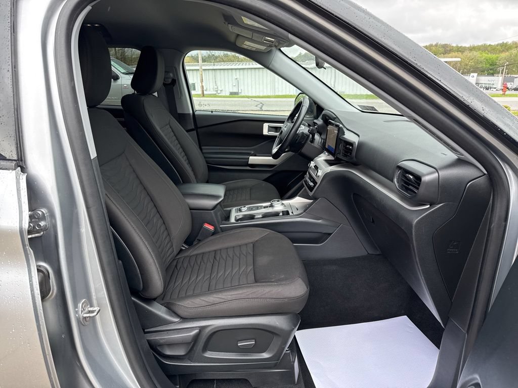 Used 2020 Ford Explorer XLT w/ Comfort Package AWD/4WD image 40