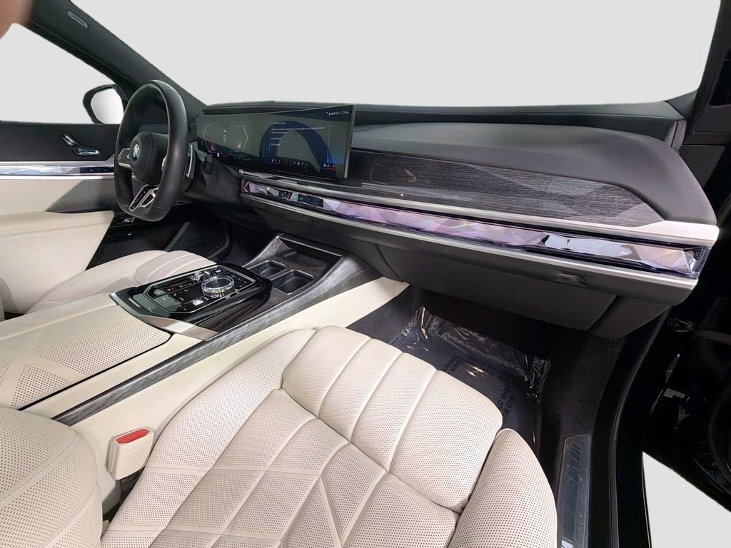 Used 2023 BMW 760i xDrive w/ Executive Package AWD/4WD image 35