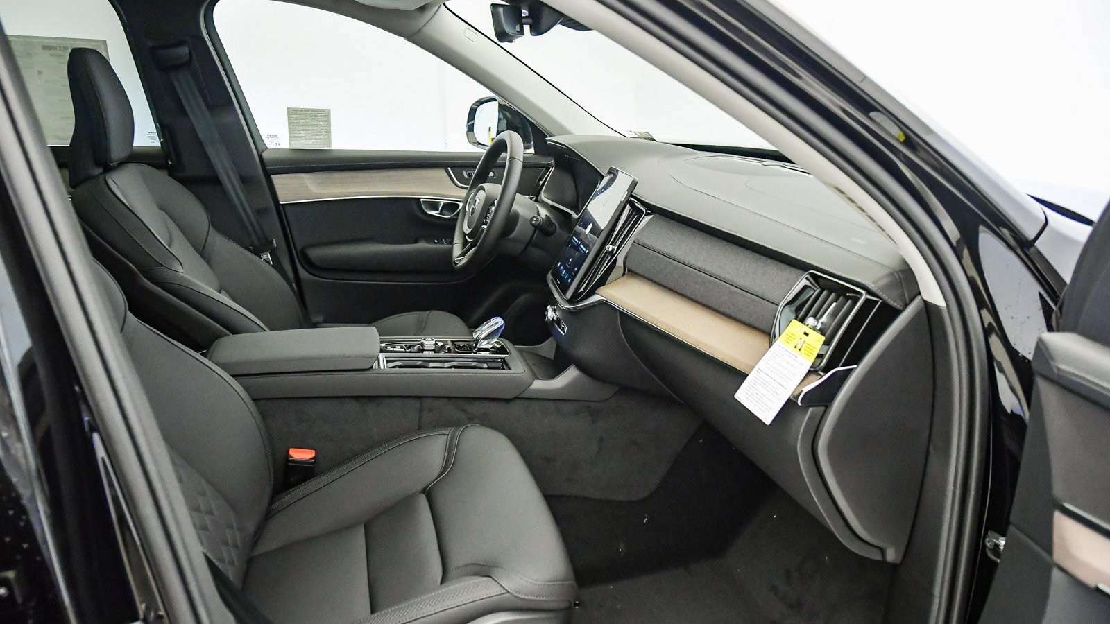 New 2026 Volvo XC90 B5 Core image 18