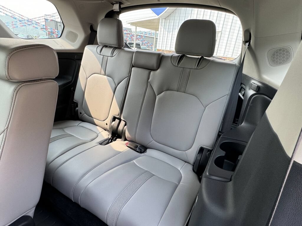 Used 2025 Honda Pilot Touring image 17