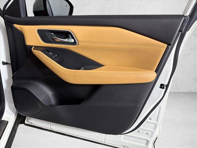 Used 2021 Nissan Rogue Platinum FWD image 16