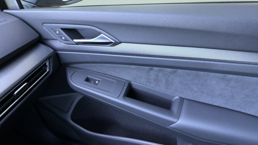 New 2026 Volkswagen GTI SE FWD image 12