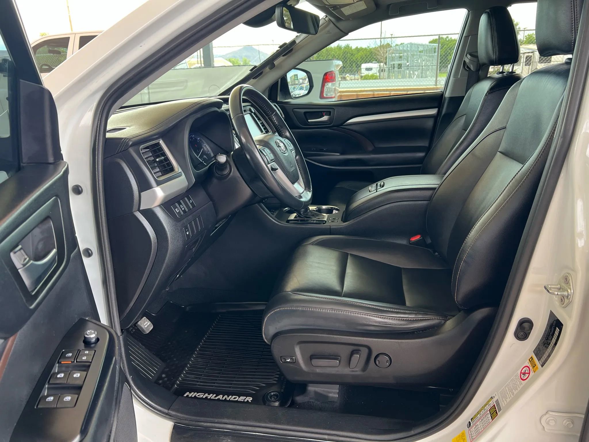 Used 2019 Toyota Highlander SE image 10