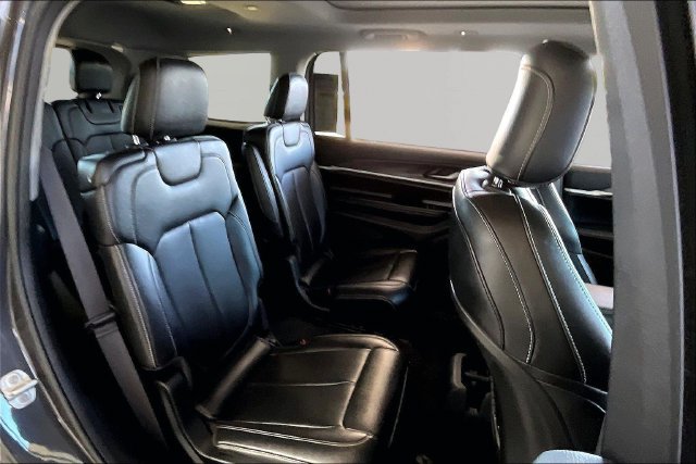 Used 2023 Jeep Grand Cherokee L Limited AWD/4WD image 17