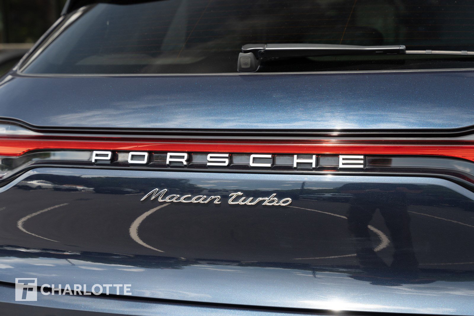 Used 2021 Porsche Macan Turbo AWD/4WD image 14