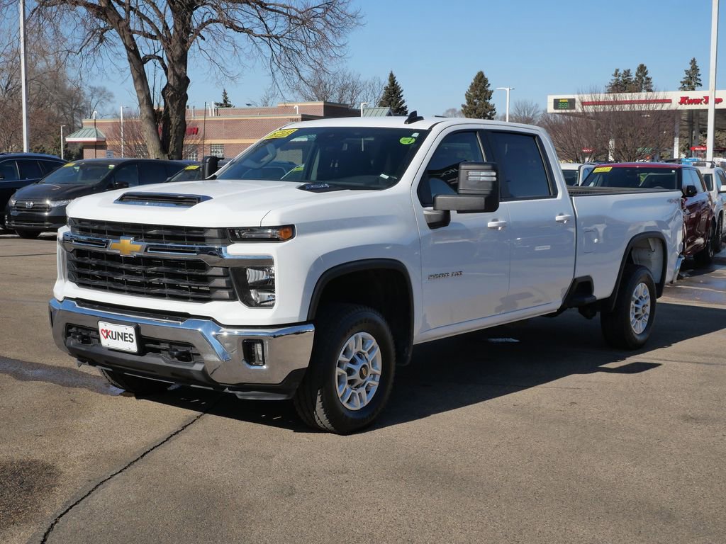 Used 2025 Chevrolet Silverado 2500 LT w/ Convenience Package image 4