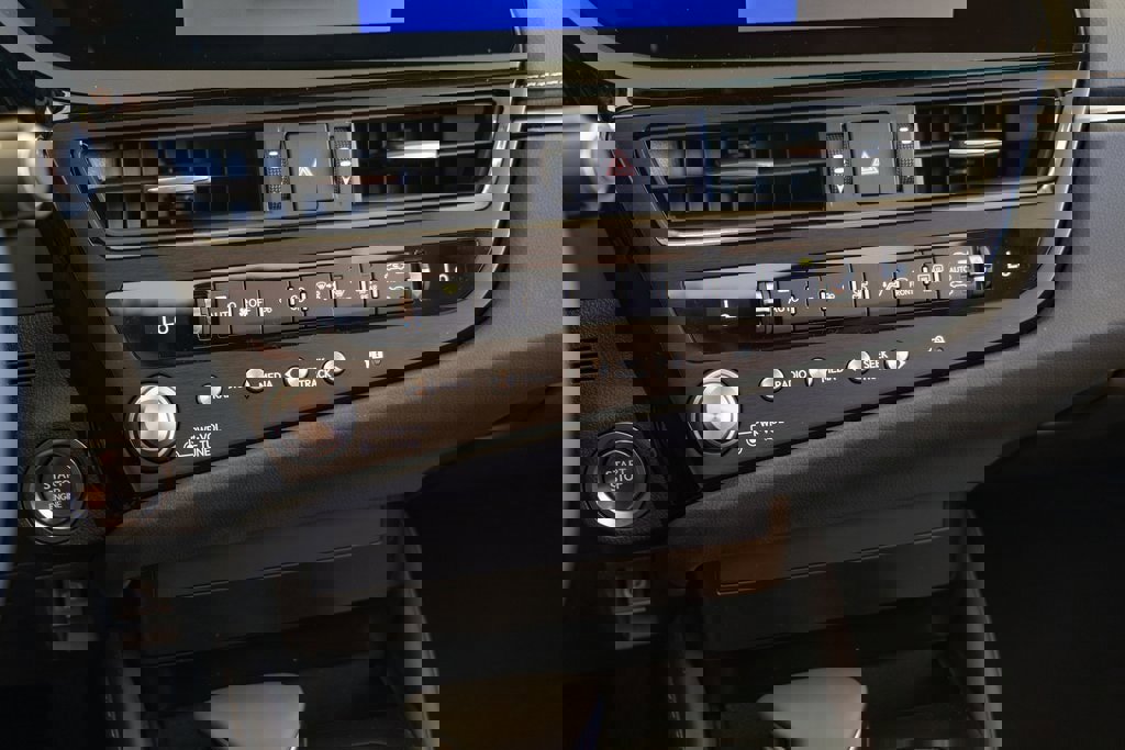 New 2025 Lexus ES 350 image 18