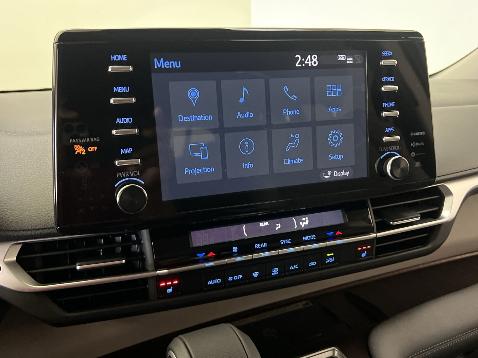 Used 2024 Toyota Sienna XLE w/ XLE Plus Package FWD image 17