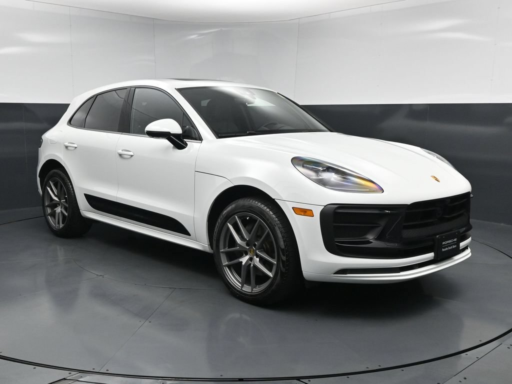 Certified 2025 Porsche Macan AWD/4WD image 12