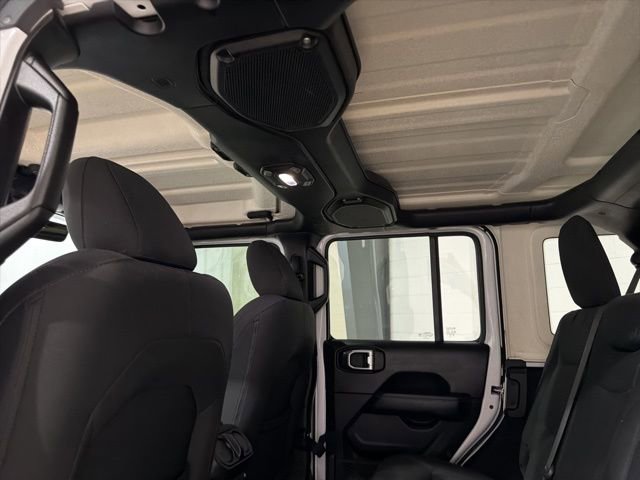 Used 2018 Jeep Wrangler Unlimited Sahara w/ Uconnect 4C Nav & Sound Group image 20