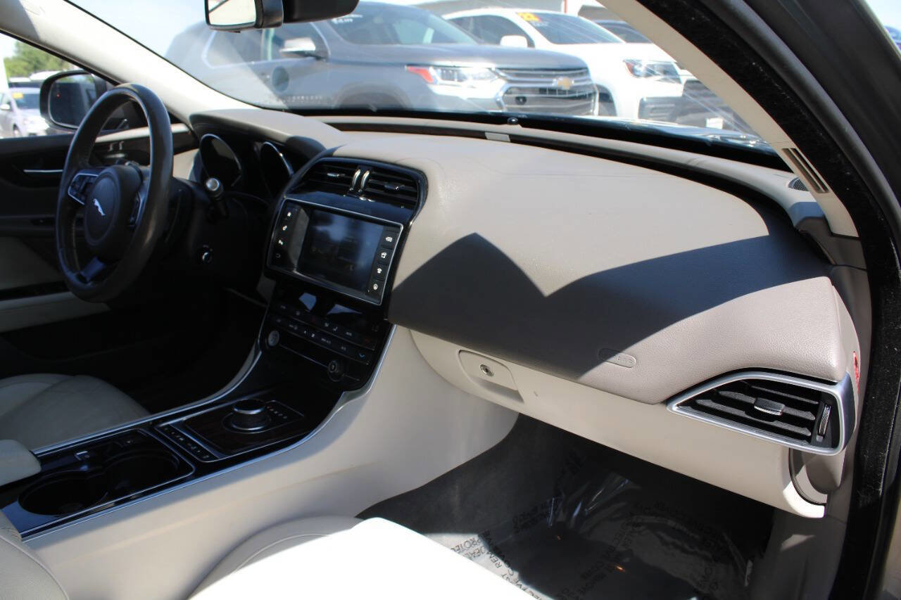 Used 2017 Jaguar XE Prestige AWD/4WD image 13