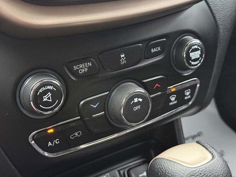 Used 2016 Jeep Cherokee Latitude image 28