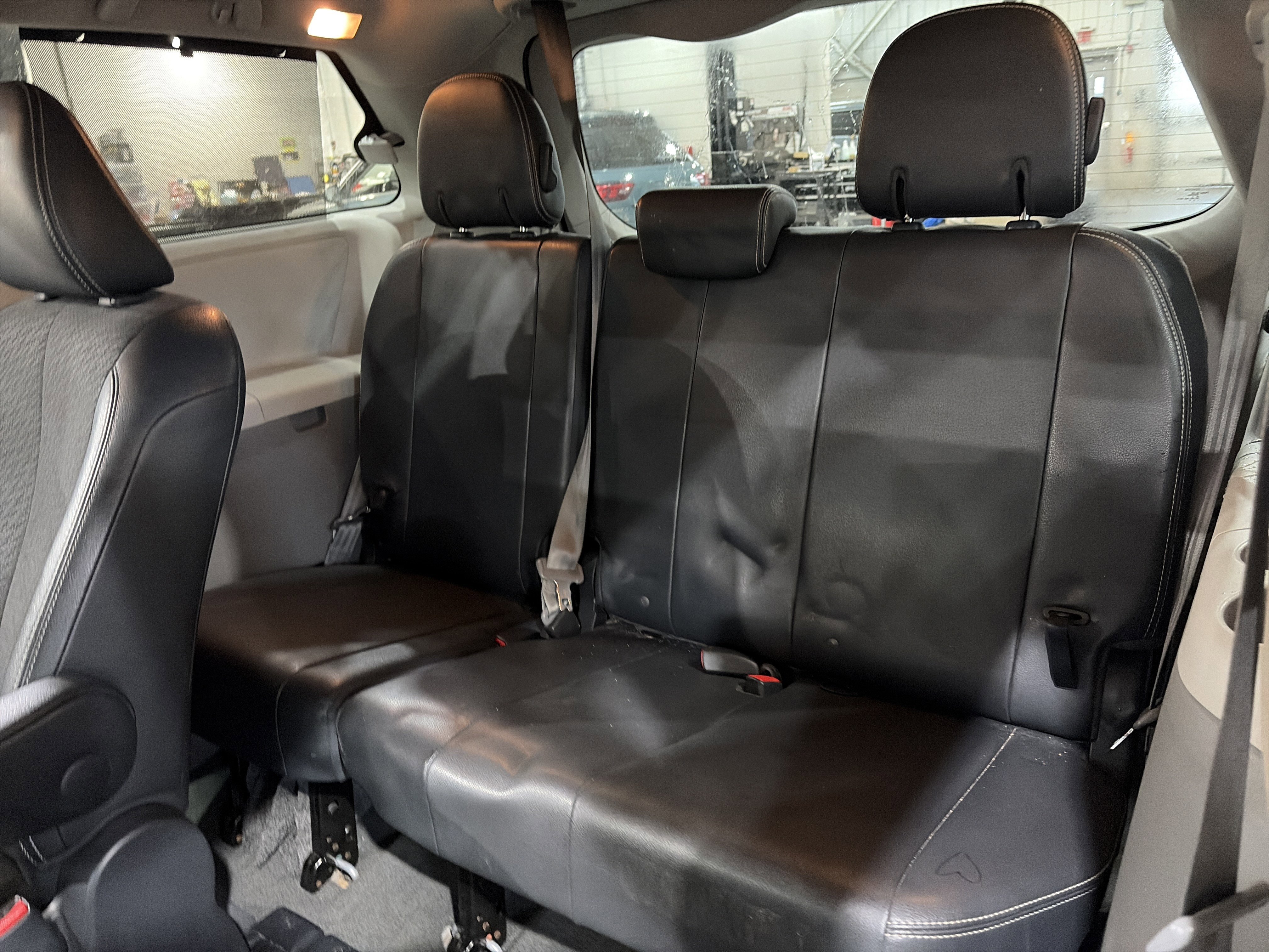 Used 2013 Toyota Sienna SE w/ Premium Pkg w/Entune FWD image 28