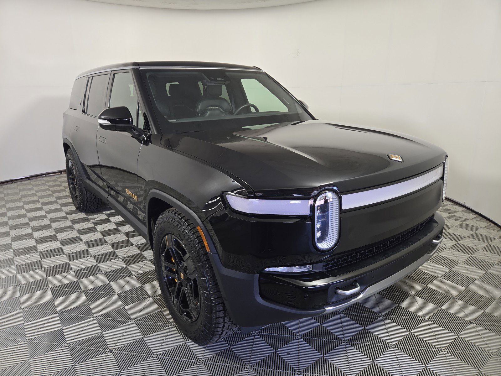 Used 2024 Rivian R1S Adventure AWD/4WD image 7