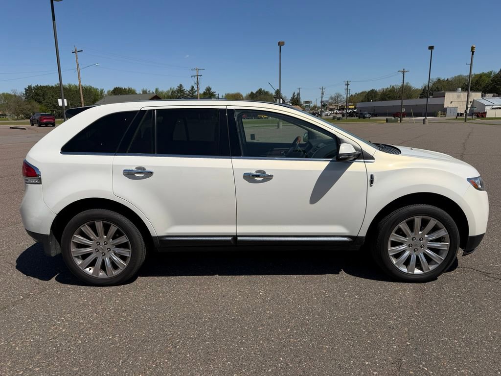 Used 2013 Lincoln MKX AWD image 2