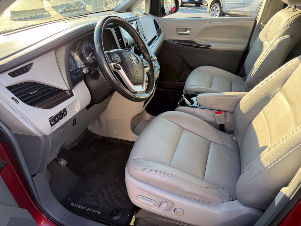 Used 2017 Toyota Sienna XLE w/ XLE Navigation Package AWD/4WD image 14