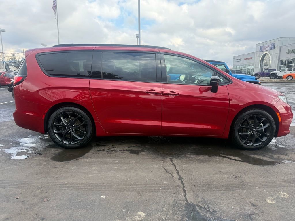 New 2026 Chrysler Pacifica Limited w/ S Appearance Package image 2