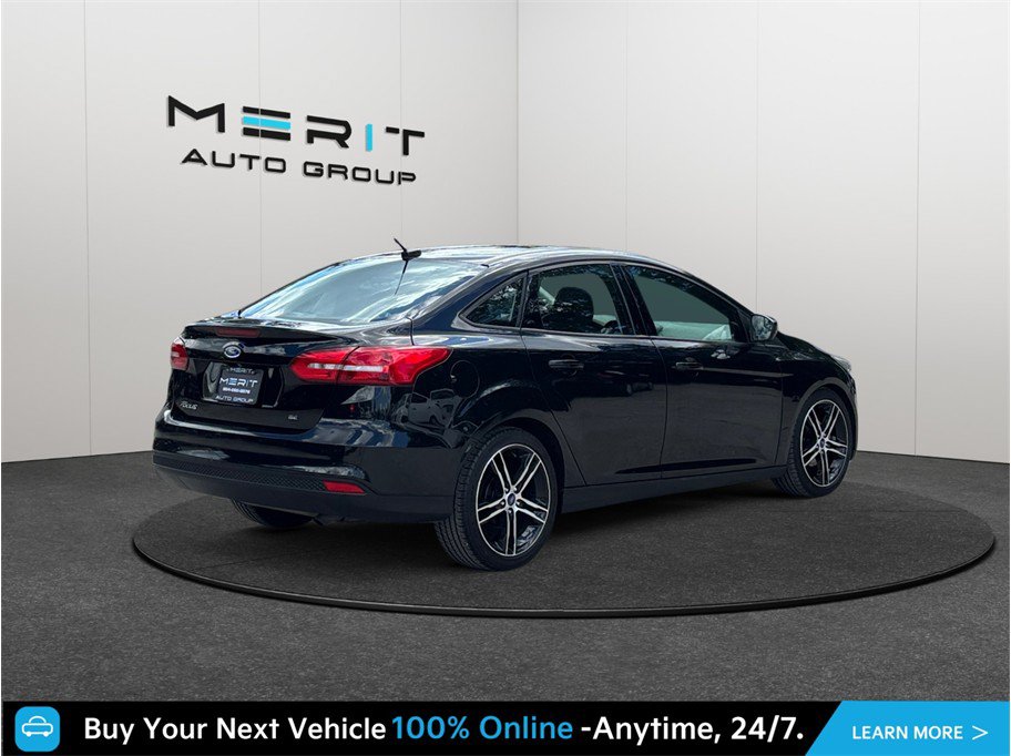 Used 2018 Ford Focus SE w/ SE Appearance Package FWD image 9