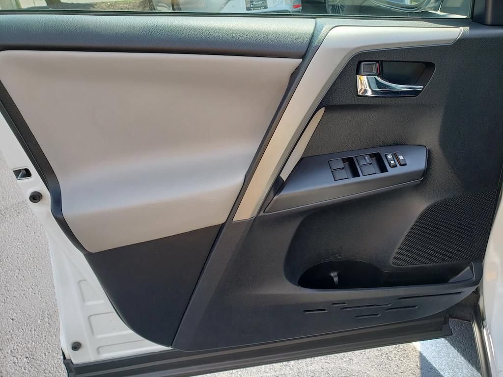 Used 2018 Toyota RAV4 XLE w/ Plus Extra Value Package AWD/4WD image 17