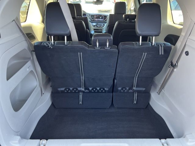 Certified 2023 Chrysler Pacifica Touring-L image 11