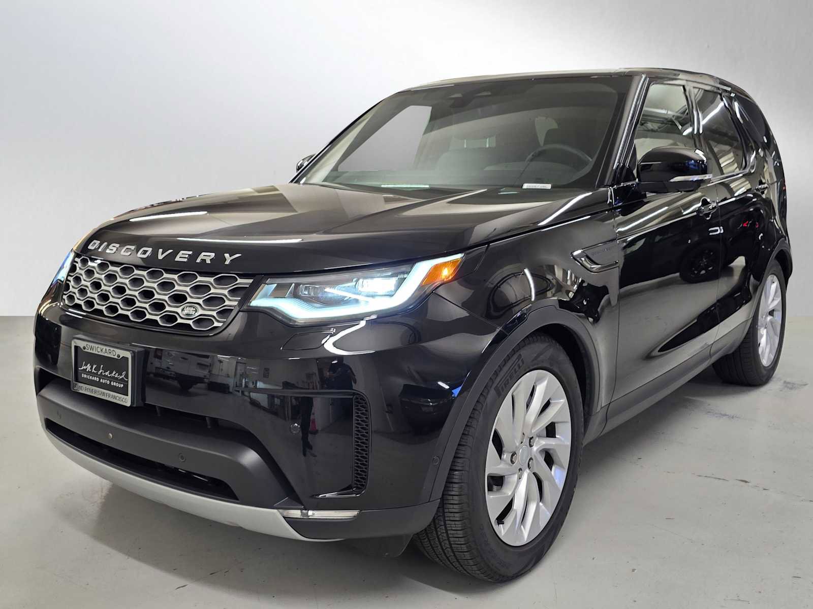 Used 2025 Land Rover Discovery S image 7