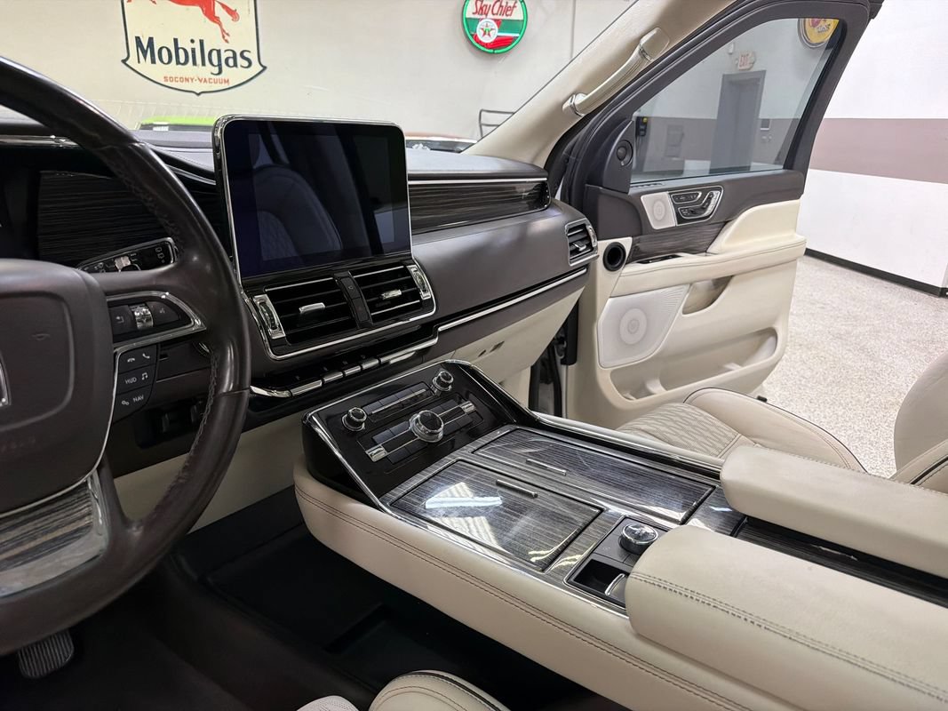 Used 2020 Lincoln Navigator Black Label w/ Cargo Convenience Package AWD/4WD image 30