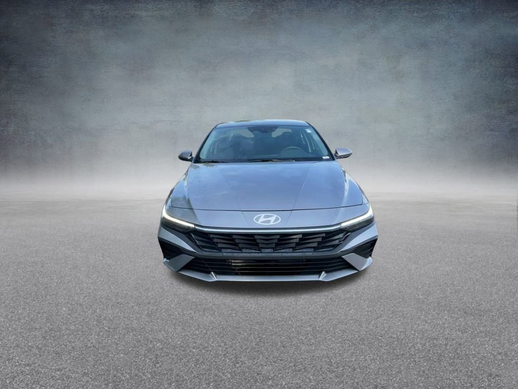 Used 2025 Hyundai Elantra Blue image 6