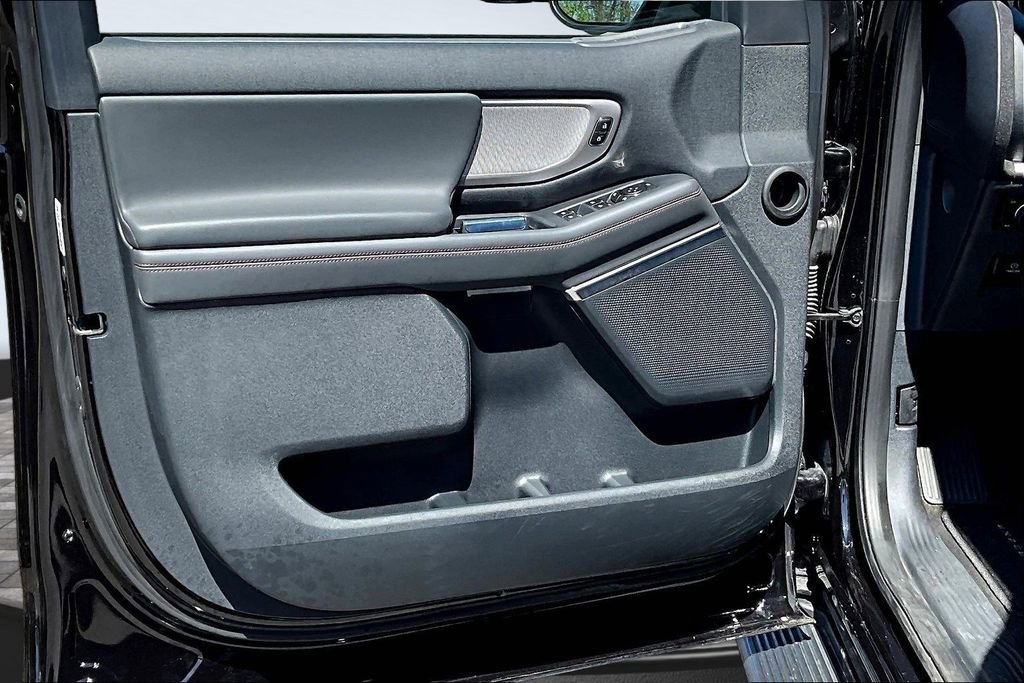 Used 2025 Ford Expedition Active image 20