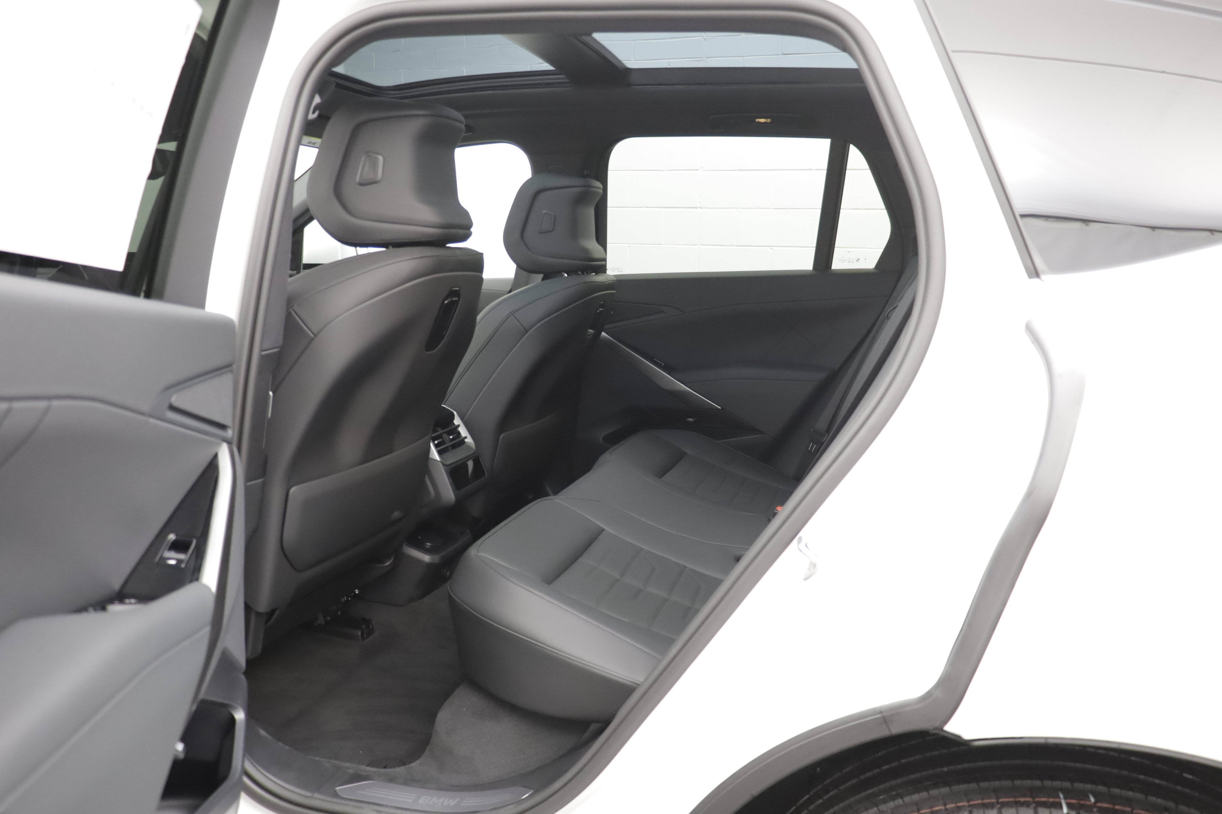 New 2027 BMW X5 xDrive40i AWD/4WD image 13