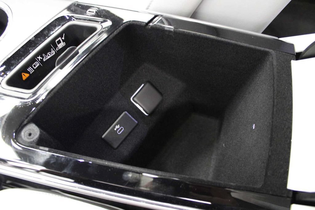 Used 2024 Cadillac Lyriq Luxury AWD/4WD image 43