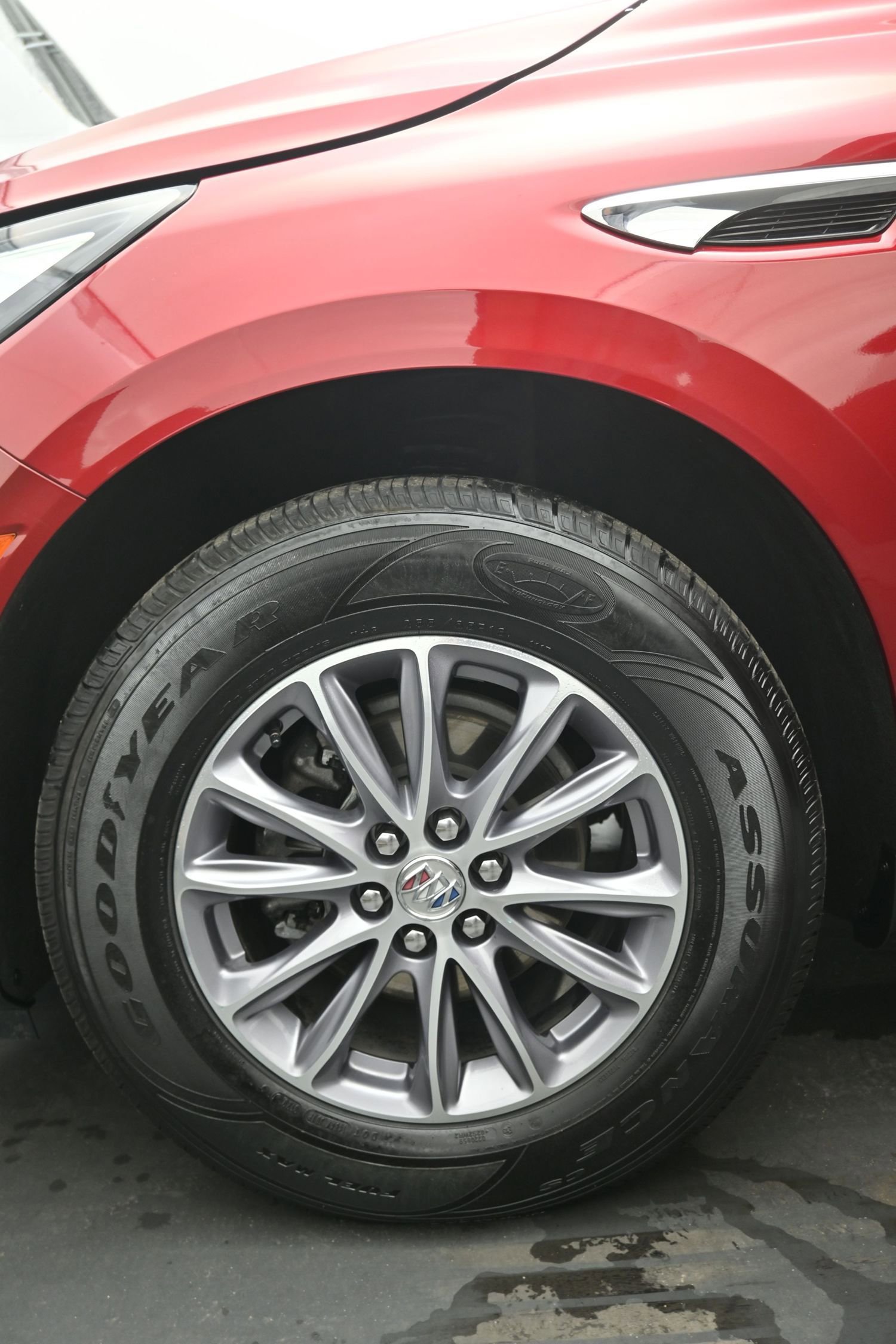 Used 2024 Buick Enclave Premium image 20