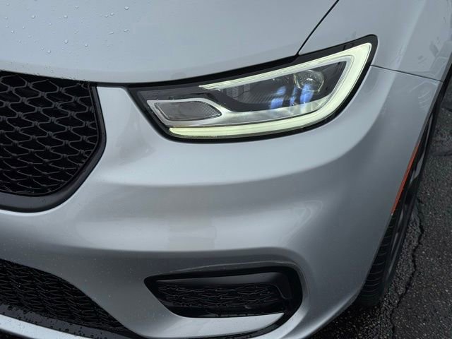 New 2026 Chrysler Pacifica Limited w/ S Appearance Package AWD/4WD image 2