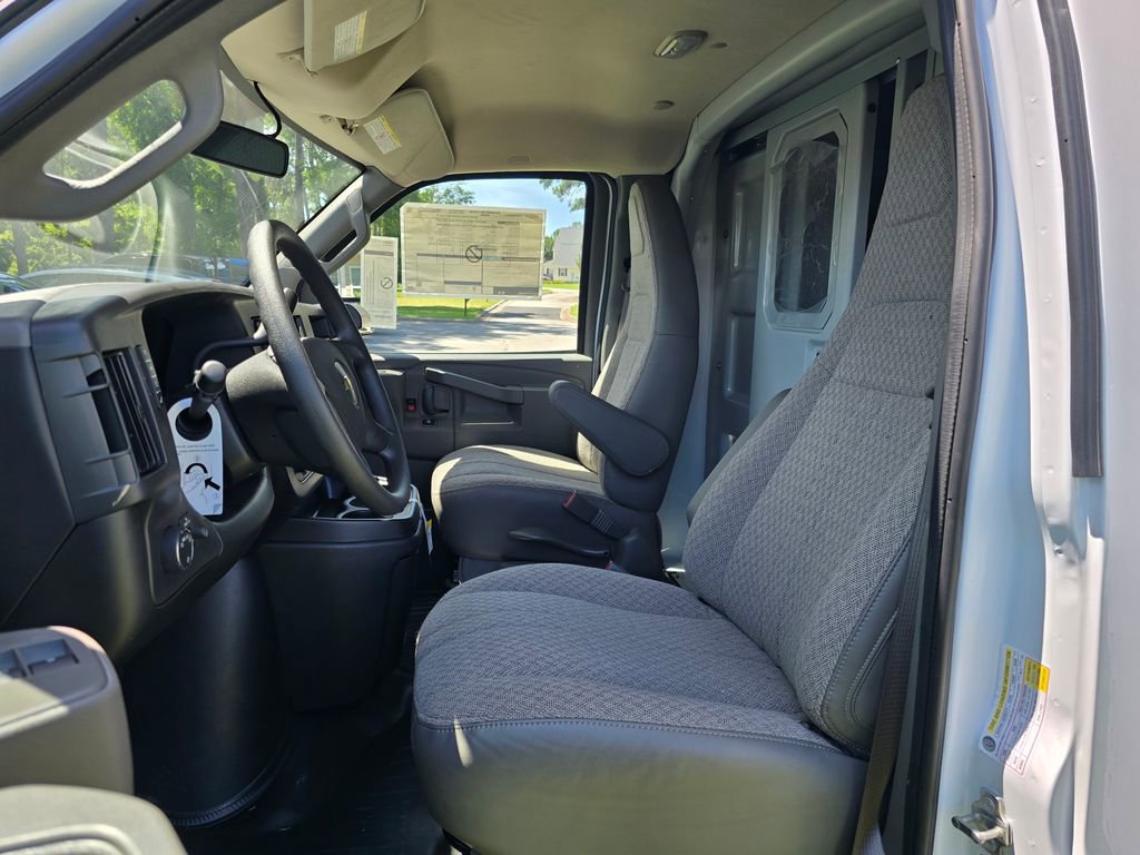 New 2025 Chevrolet Express 3500 w/ Power Convenience Package RWD image 17