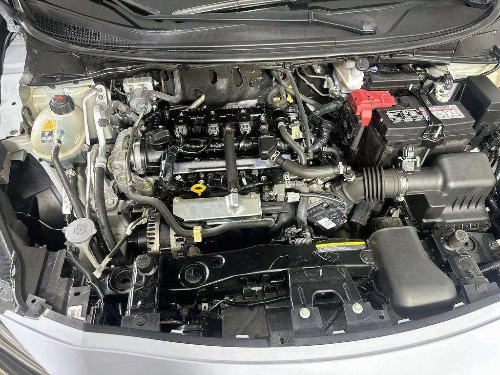 Used 2025 Nissan Versa SR FWD image 9