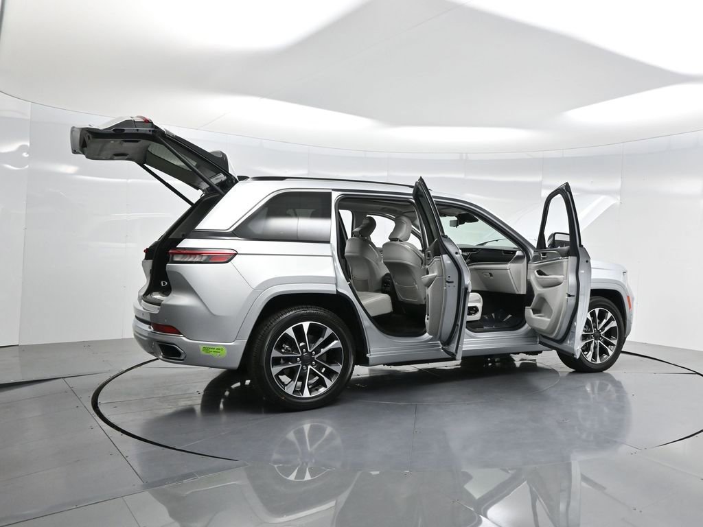 Used 2022 Jeep Grand Cherokee Overland w/ Advanced Protech Group III image 4