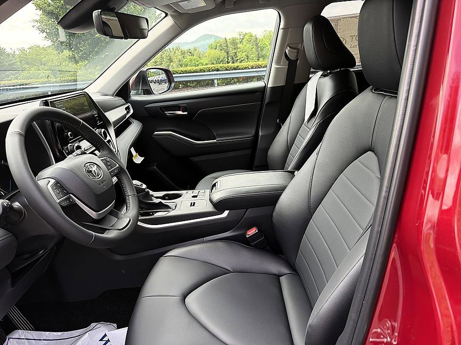 New 2026 Toyota Highlander XLE AWD/4WD image 11