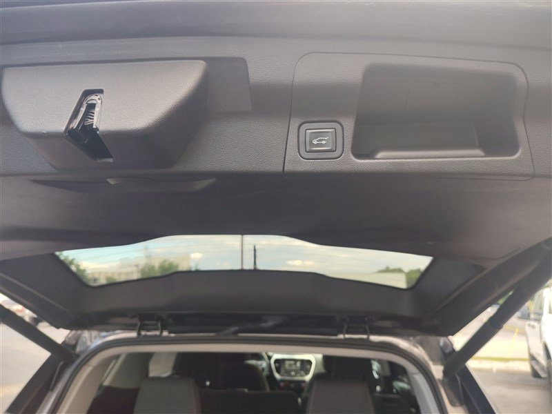 Used 2018 GMC Acadia SLE w/ Driver Alert Package I image 10