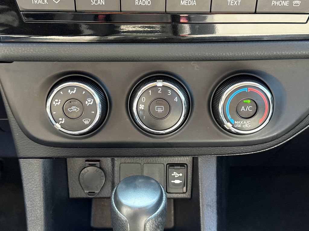 Used 2015 Toyota Corolla L FWD image 24