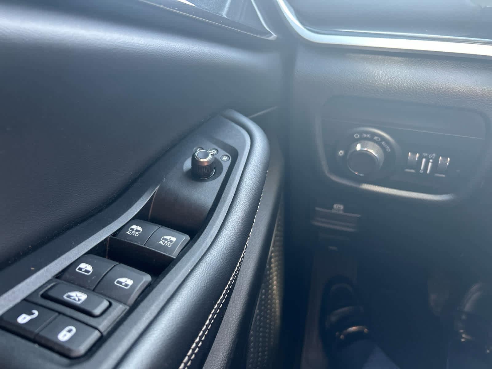 Used 2023 Jeep Grand Cherokee Laredo image 24