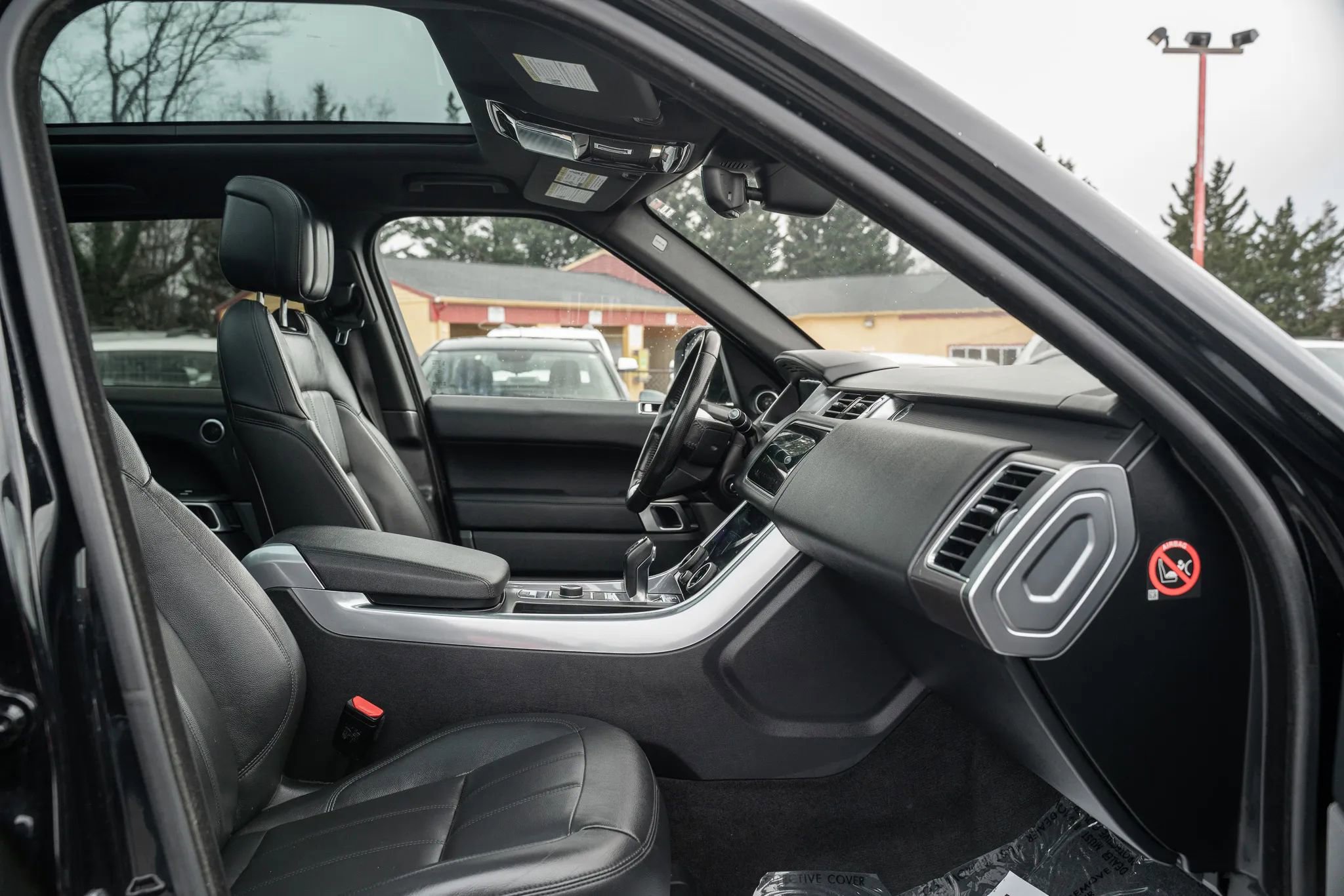 Used 2018 Land Rover Range Rover Sport SE image 13