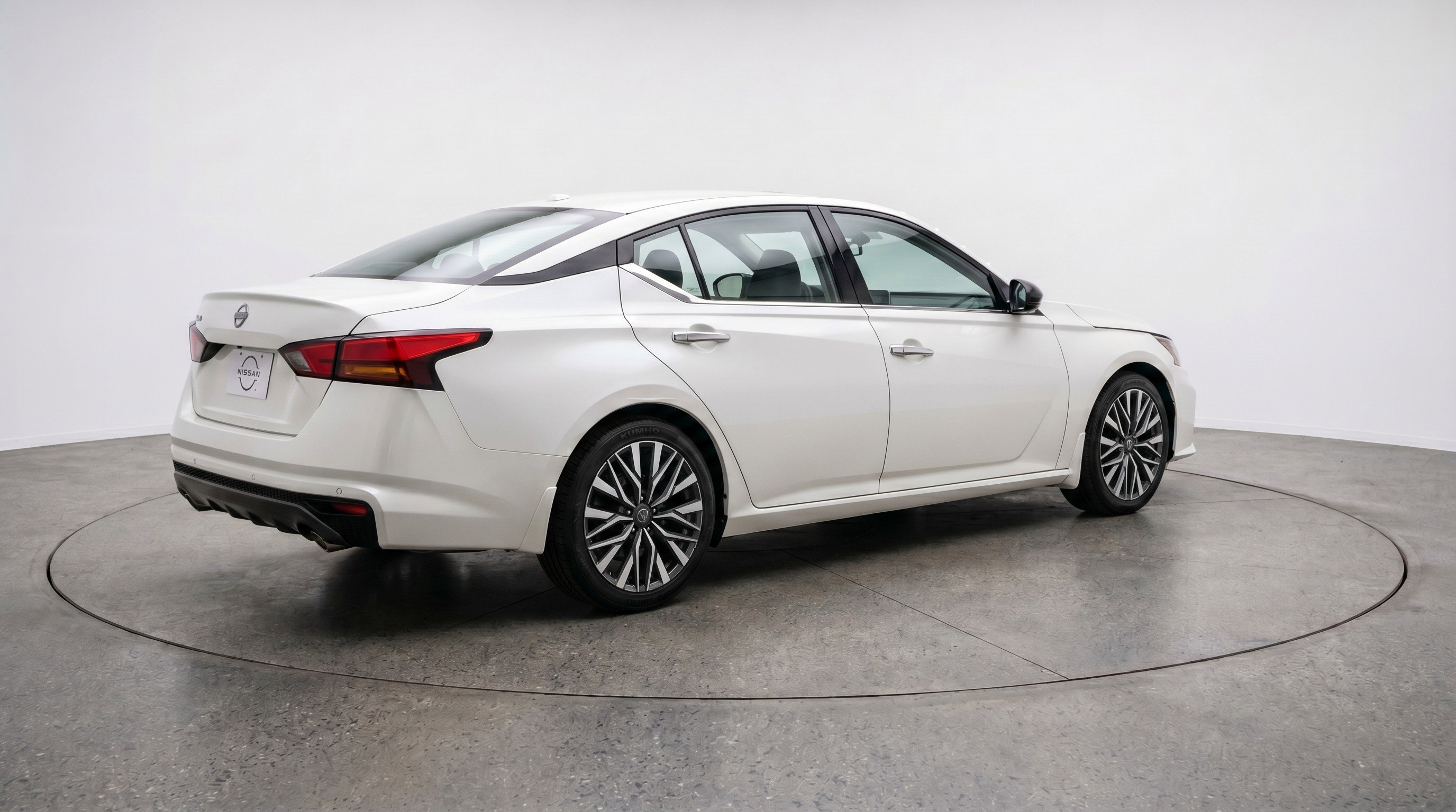 Used 2025 Nissan Altima 2.5 SV image 9