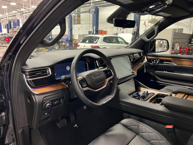 New 2025 Jeep Grand Wagoneer Series III w/ HD Trailer Tow Package image 9