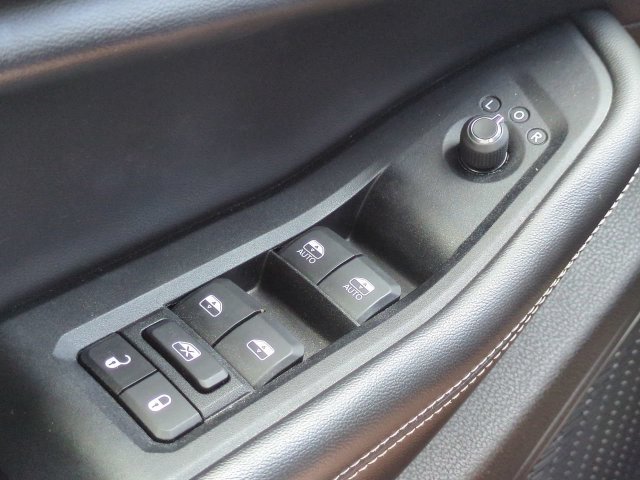 Used 2023 Jeep Grand Cherokee Limited w/ Black Appearance Package AWD/4WD image 25