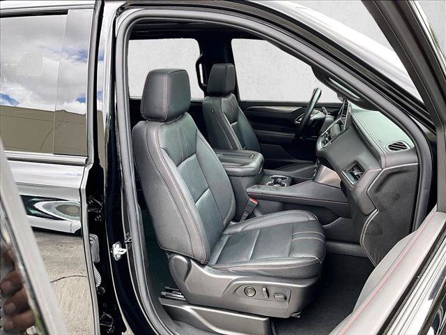 Used 2024 Chevrolet Suburban RST w/ Luxury Package RWD image 8