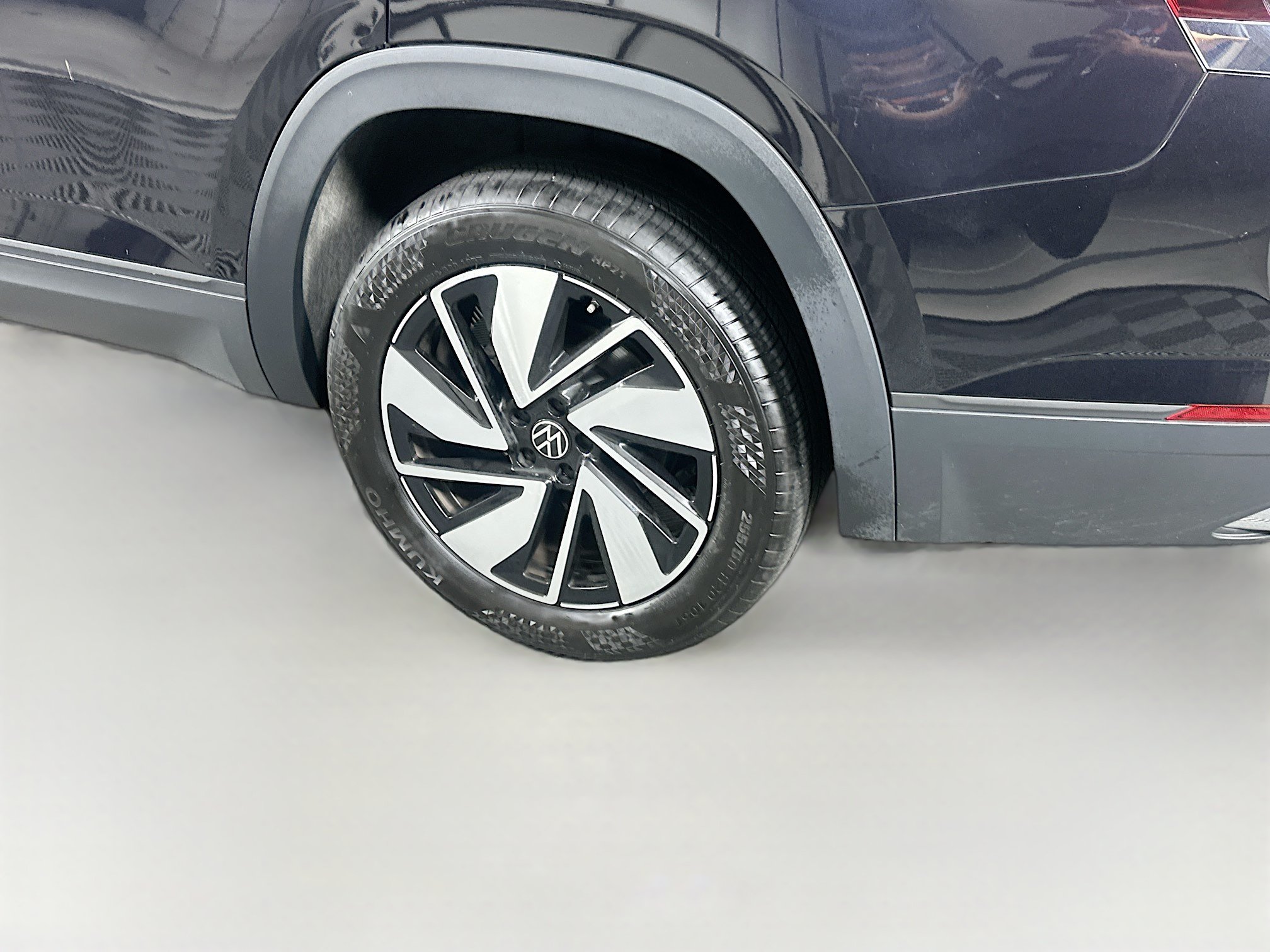 Used 2025 Volkswagen Atlas SE FWD image 11
