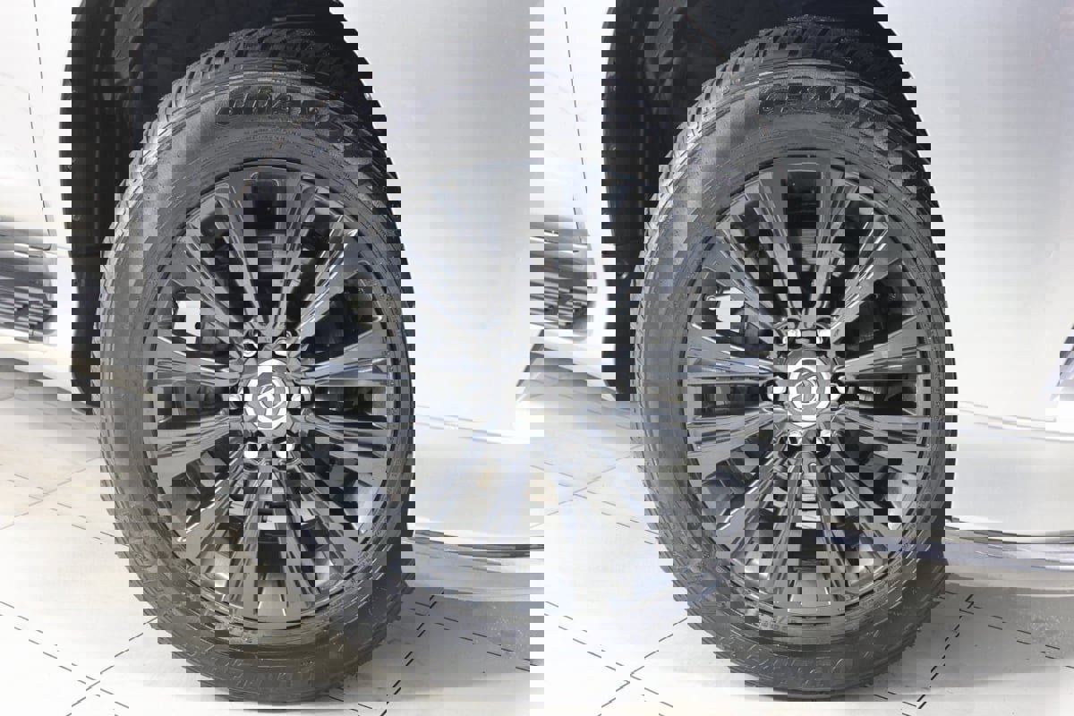 Used 2023 Lexus GX 460 Luxury w/ Sport Design Package image 15