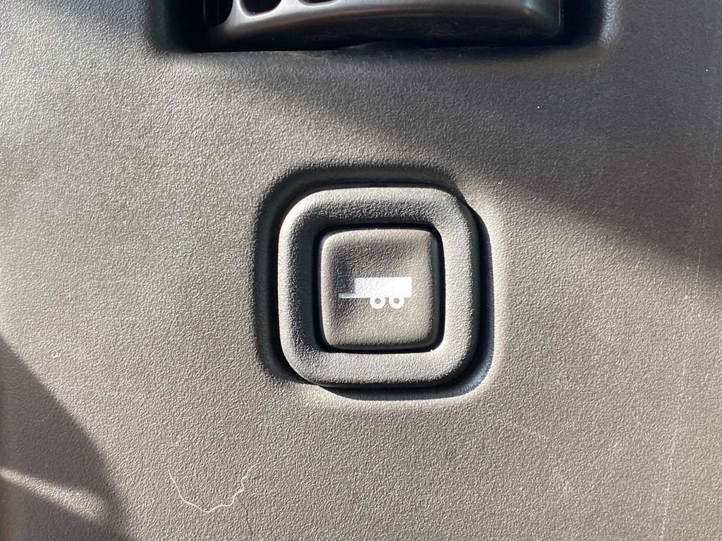 Used 2021 Chevrolet Express 2500 w/ Driver Convenience Package RWD image 28
