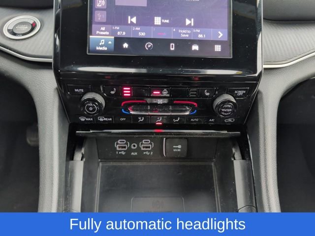 Used 2023 Jeep Grand Cherokee L Laredo image 25